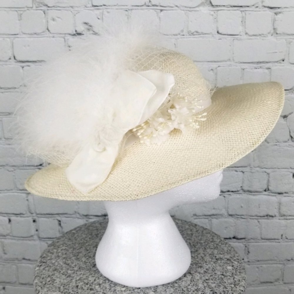 VINTAGE | pin on woven straw fancy bow feather hat